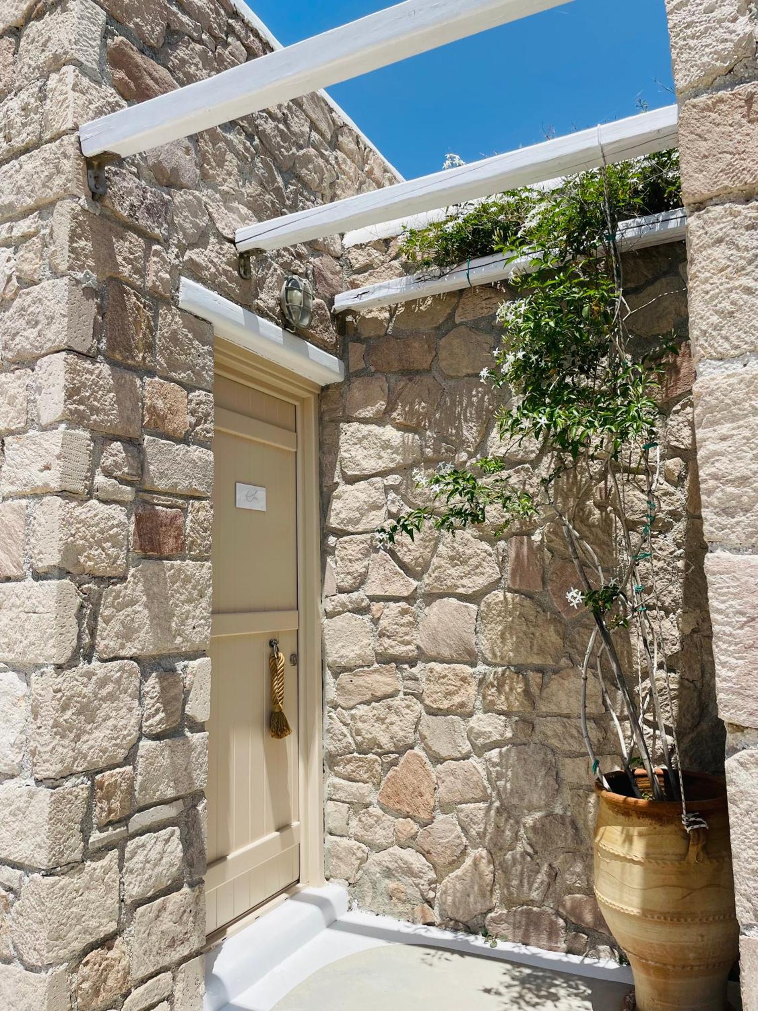Milo Milo Suites Mandrakia Exterior photo